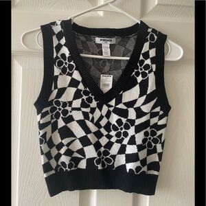 RSQ cropped sweater vest